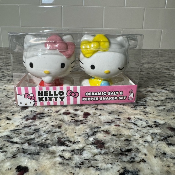 Hello kitty salt pepper shaker - Picture 6 of 6